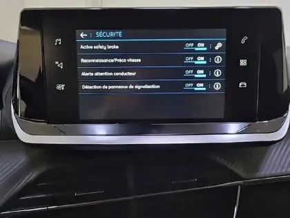 Photo 21 Peugeot 2008  PureTech 130 S&S EAT8