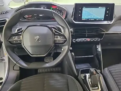 Photo 7 Peugeot 2008  PureTech 130 S&S EAT8