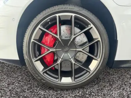 Photo 8 Audi E-tron RS  GT 843 ch quattro