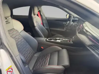 Photo 10 Audi E-tron RS  GT 843 ch quattro