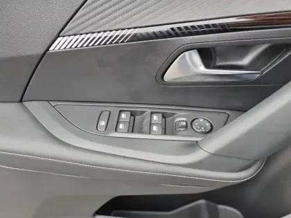 Photo 39 Peugeot 2008  Hybrid 145 e-DCS6