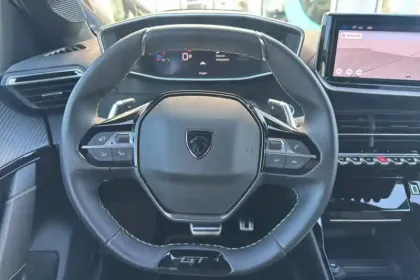 Photo 16 Peugeot 208  Hybrid 100 e-DCS6