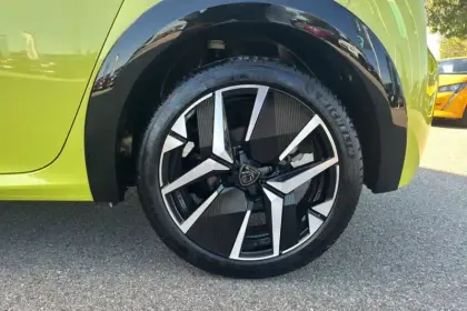 Photo 11 Peugeot 208  Hybrid 100 e-DCS6