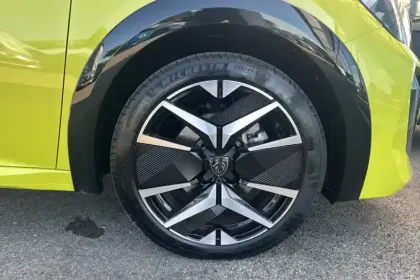 Photo 13 Peugeot 208  Hybrid 100 e-DCS6