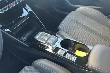 Photo 24 Peugeot 208  Hybrid 100 e-DCS6