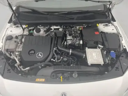 Photo 19 Mercedes Classe A  250 e 8G-DCT