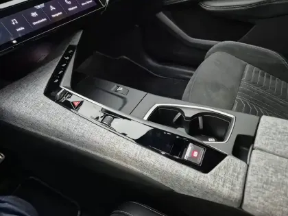 Photo 66 Peugeot 5008  Hybrid 145 e-DCS6