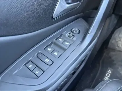 Photo 25 Peugeot 408  PureTech 130 ch S&S EAT8