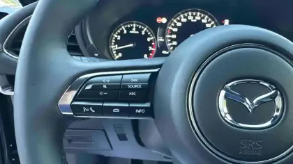 Photo 19 Mazda Mazda3  Berline 2.5L e-SKYACTIV-G M Hybrid 140 ch BVM6