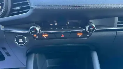 Photo 22 Mazda Mazda3  Berline 2.5L e-SKYACTIV-G M Hybrid 140 ch BVM6