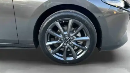 Photo 11 Mazda Mazda3  Berline 2.5L e-SKYACTIV-G M Hybrid 140 ch BVM6