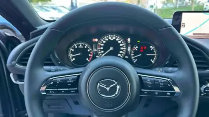 Photo 18 Mazda Mazda3  Berline 2.5L e-SKYACTIV-G M Hybrid 140 ch BVM6