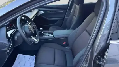 Photo 15 Mazda Mazda3  Berline 2.5L e-SKYACTIV-G M Hybrid 140 ch BVM6