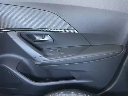 Photo 86 Peugeot 2008  Hybrid 145 e-DCS6