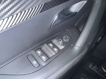 Photo 135 Peugeot 2008  Hybrid 145 e-DCS6