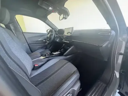 Photo 111 Peugeot 2008  Hybrid 145 e-DCS6