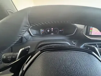 Photo 118 Peugeot 2008  Hybrid 145 e-DCS6