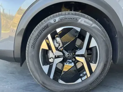 Photo 94 Peugeot 2008  Hybrid 145 e-DCS6