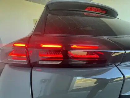 Photo 98 Peugeot 2008  Hybrid 145 e-DCS6