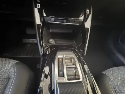 Photo 127 Peugeot 2008  Hybrid 145 e-DCS6