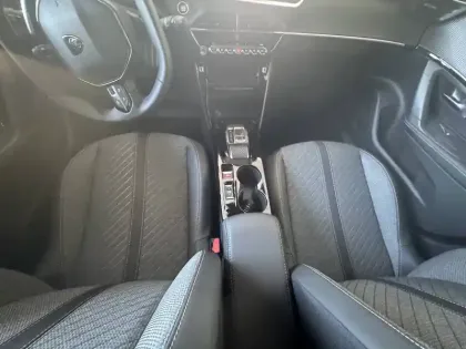 Photo 78 Peugeot 2008  Hybrid 145 e-DCS6