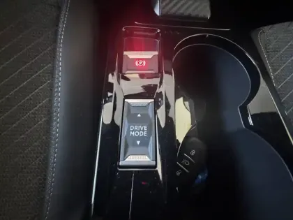 Photo 129 Peugeot 2008  Hybrid 145 e-DCS6