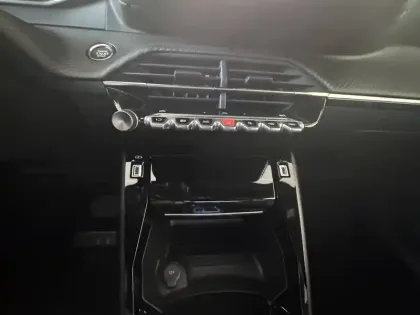 Photo 76 Peugeot 2008  Hybrid 145 e-DCS6