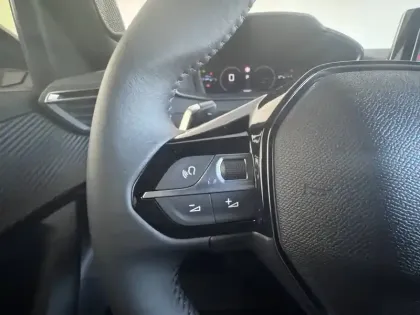 Photo 70 Peugeot 2008  Hybrid 145 e-DCS6