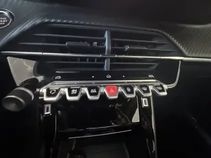 Photo 130 Peugeot 2008  Hybrid 145 e-DCS6