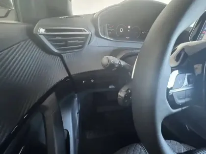 Photo 72 Peugeot 2008  Hybrid 145 e-DCS6