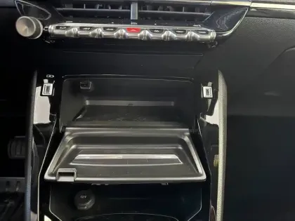 Photo 81 Peugeot 2008  Hybrid 145 e-DCS6