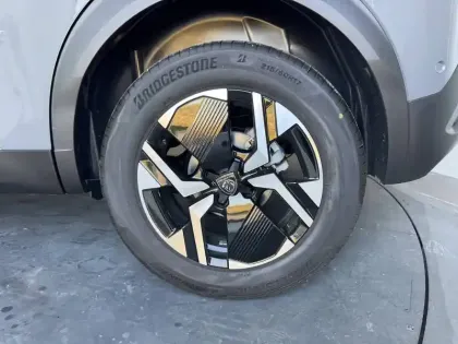 Photo 93 Peugeot 2008  Hybrid 145 e-DCS6