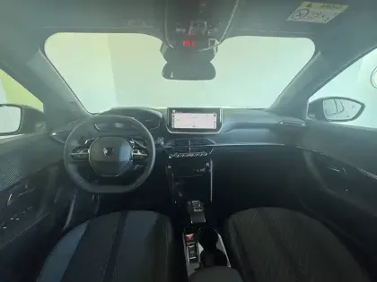 Photo 66 Peugeot 2008  Hybrid 145 e-DCS6