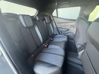 Photo 114 Peugeot 2008  Hybrid 145 e-DCS6