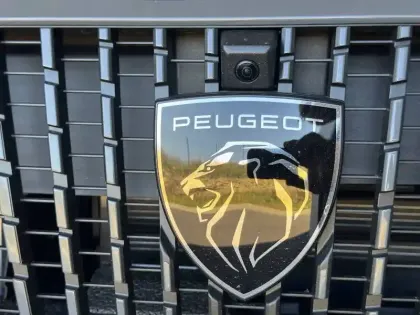 Photo 95 Peugeot 2008  Hybrid 145 e-DCS6