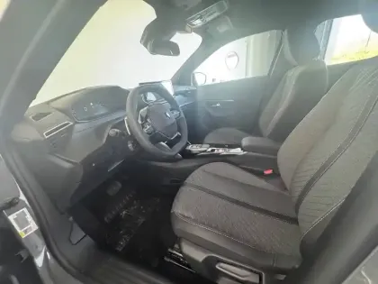 Photo 57 Peugeot 2008  Hybrid 145 e-DCS6