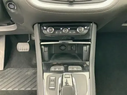 Photo 12 Opel Grandland X  Hybrid4 300 ch AWD BVA8 Ultimate