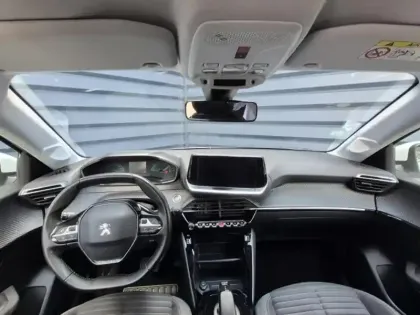 Photo 13 Peugeot 208  e- 136ch Active