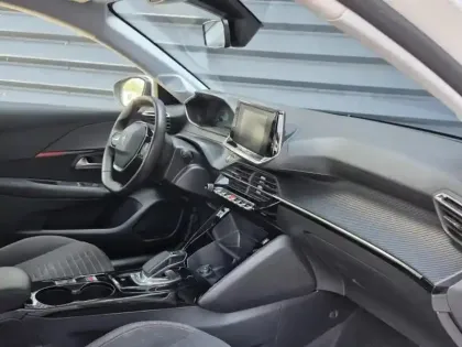 Photo 14 Peugeot 208  e- 136ch Active