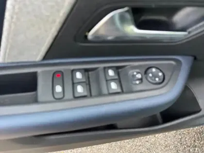 Photo 11 Citroën C4  Moteur électrique 136ch (100 kW) Feel Pack Automatique