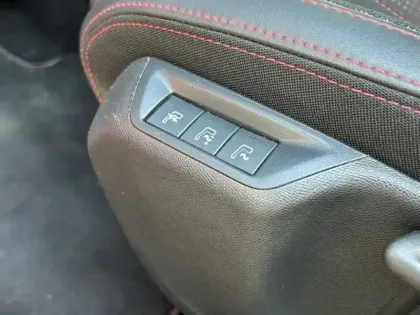 Photo 7 Peugeot 308  1.2 PureTech 130ch E6.3 S&S GT Line