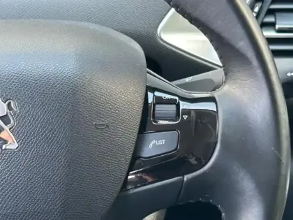 Photo 14 Peugeot 308  1.2 PureTech 130ch S&S Allure Pack