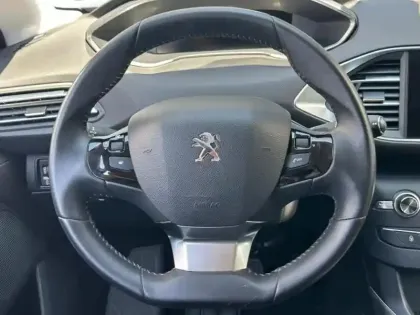 Photo 12 Peugeot 308  1.2 PureTech 130ch S&S Allure Pack