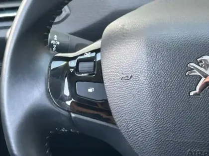 Photo 13 Peugeot 308  1.2 PureTech 130ch S&S Allure Pack