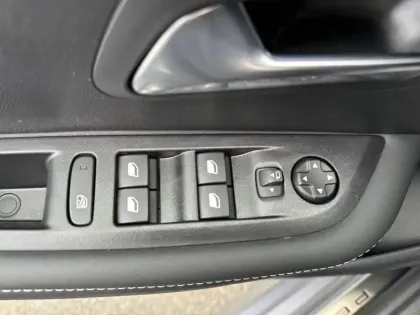 Photo 39 Peugeot 208  Hybrid 110 e-DCS6