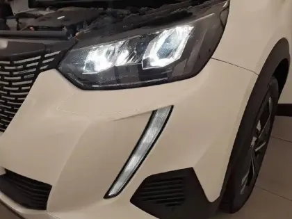 Photo 15 Peugeot 2008  BlueHDi 130 S&S EAT8