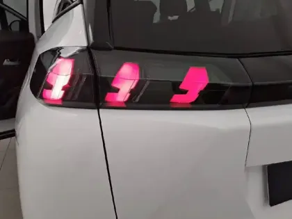 Photo 16 Peugeot 2008  BlueHDi 130 S&S EAT8