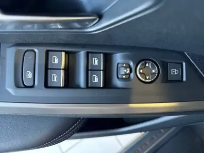 Photo 39 Peugeot 3008  Hybrid 145 e-DCS6