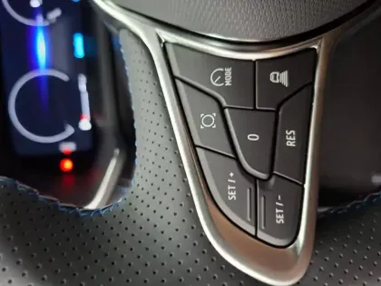 Photo 88 Renault Captur  E-Tech full hybrid 160 ch