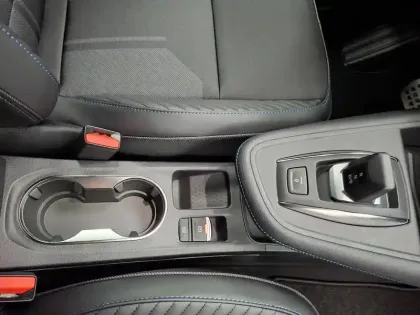 Photo 79 Renault Captur  E-Tech full hybrid 160 ch